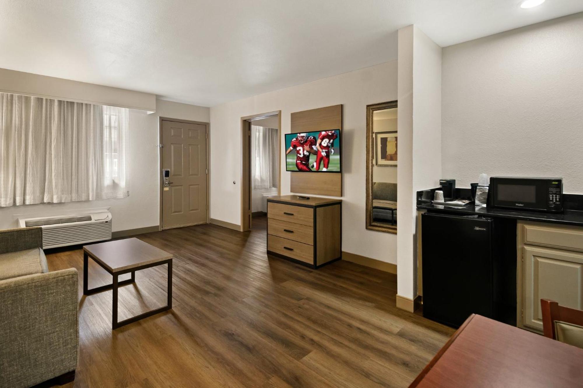Red Roof Inn & Suites Irving - Dfw Airport South Bagian luar foto
