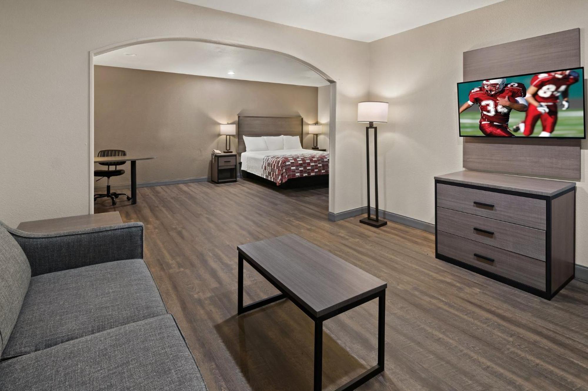 Red Roof Inn & Suites Irving - Dfw Airport South Bagian luar foto