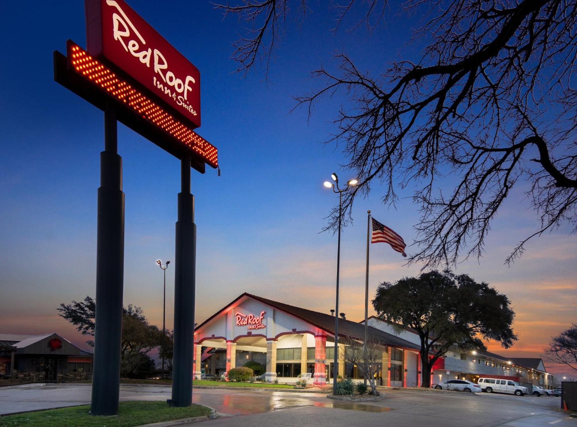 Red Roof Inn & Suites Irving - Dfw Airport South Bagian luar foto