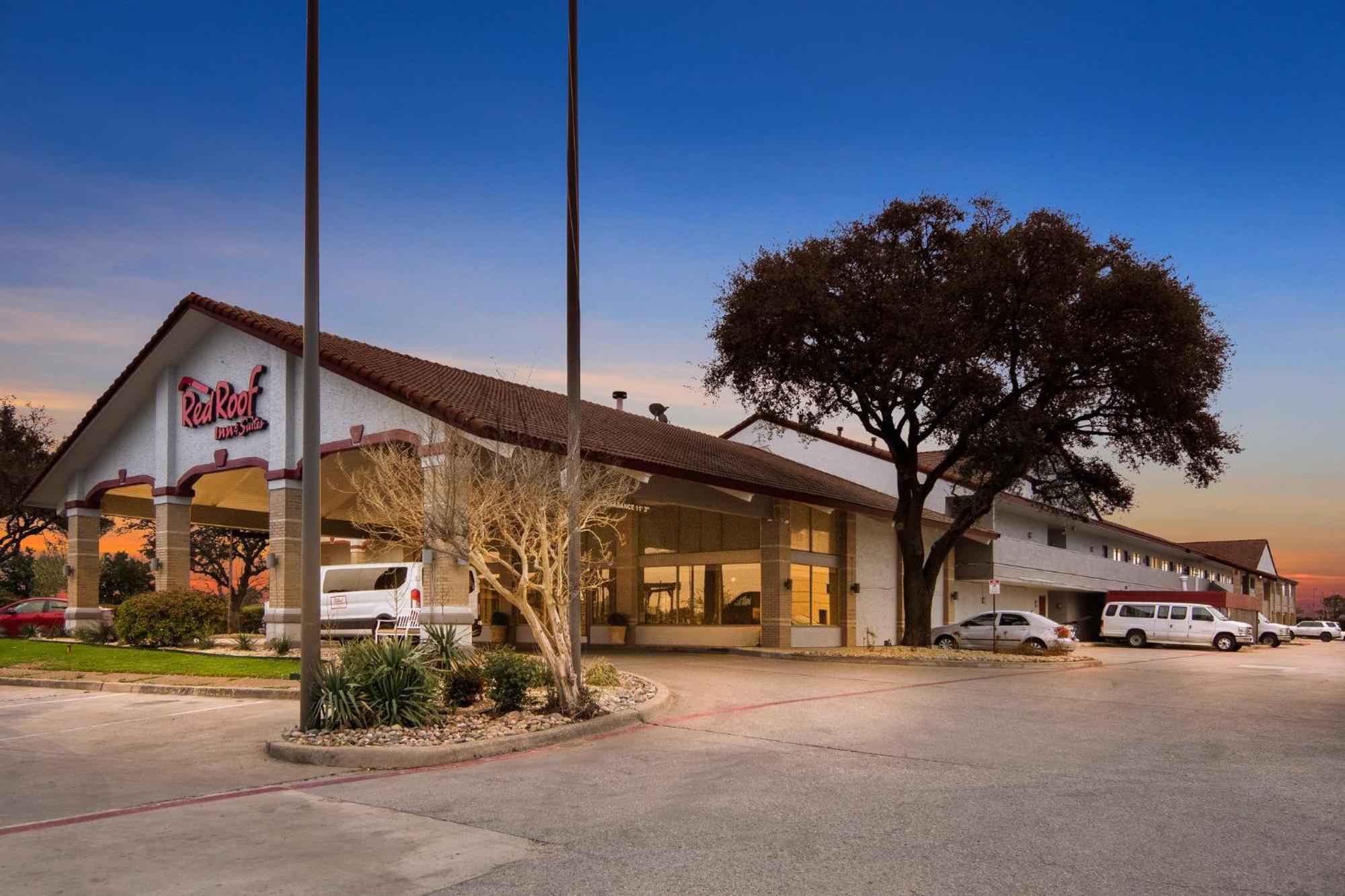 Red Roof Inn & Suites Irving - Dfw Airport South Bagian luar foto