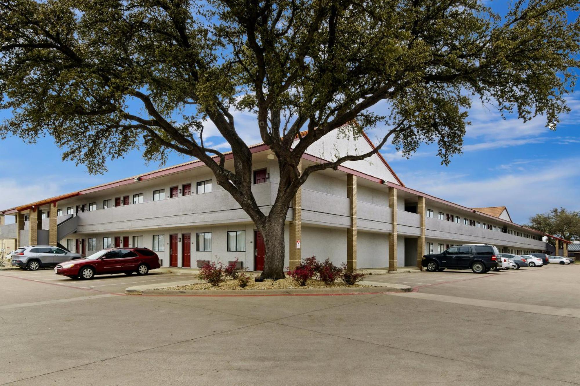 Red Roof Inn & Suites Irving - Dfw Airport South Bagian luar foto