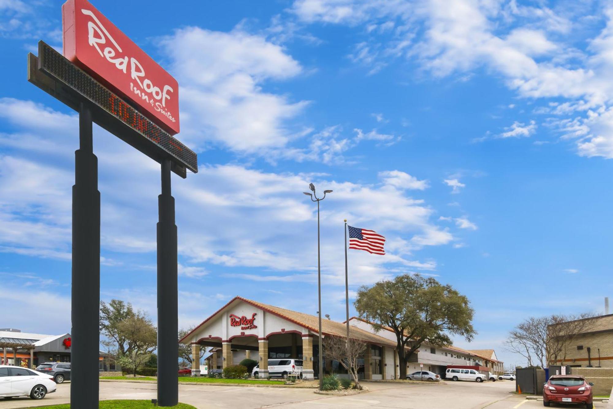 Red Roof Inn & Suites Irving - Dfw Airport South Bagian luar foto