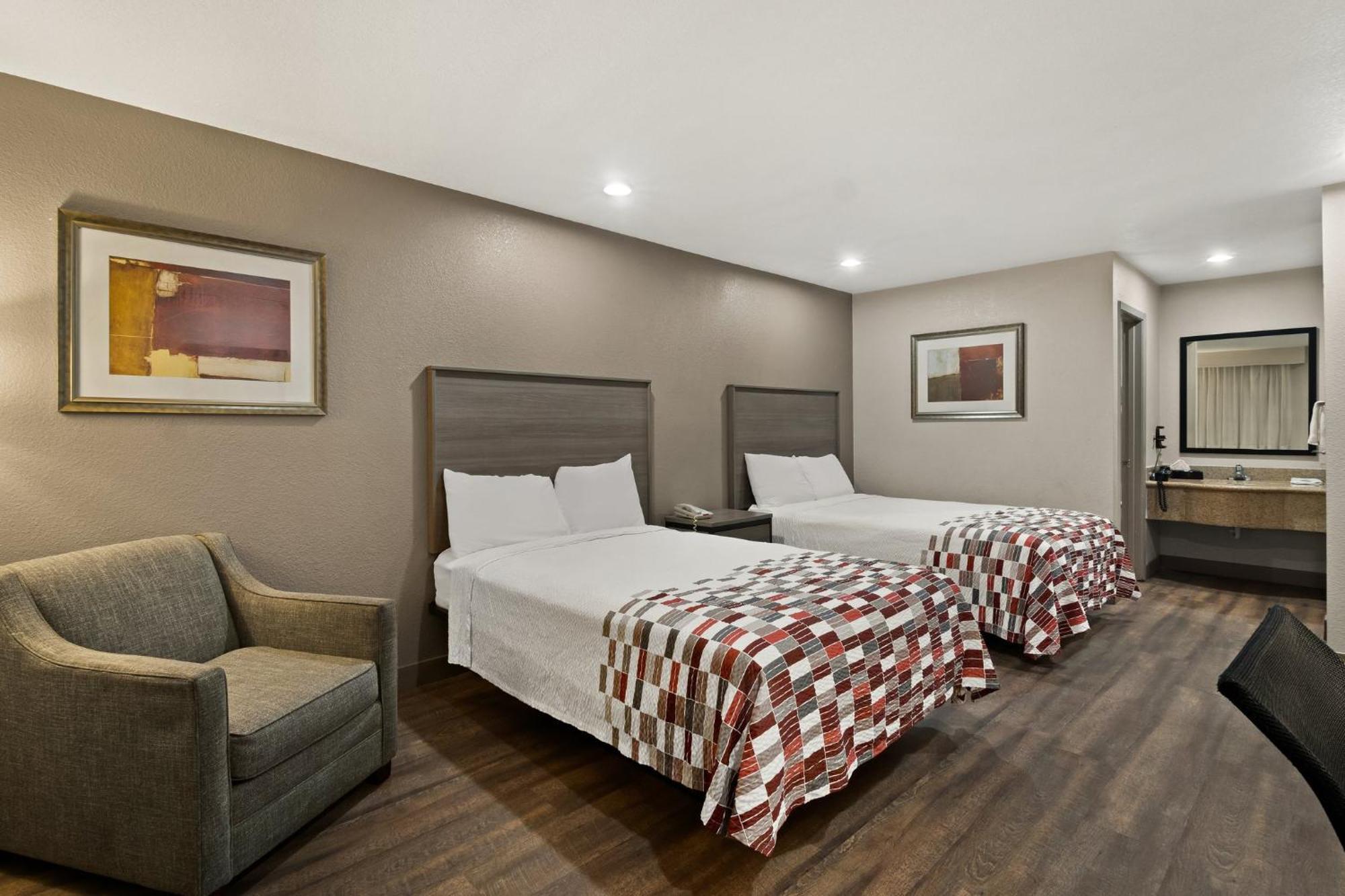 Red Roof Inn & Suites Irving - Dfw Airport South Bagian luar foto