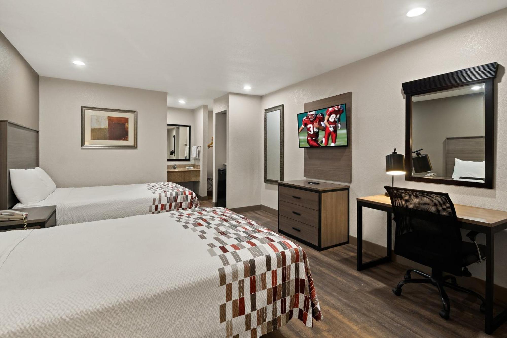 Red Roof Inn & Suites Irving - Dfw Airport South Bagian luar foto